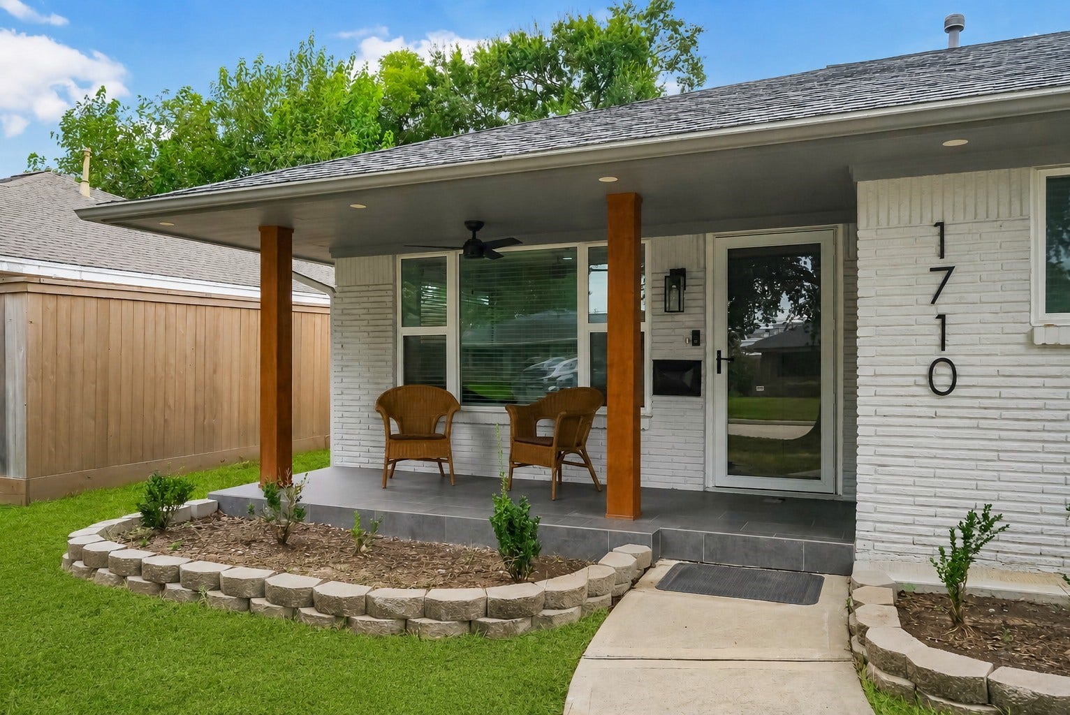 1710 Willowby Drive, Houston, TX 77008 Covered front porch makes a great space for cooler evenings. Note the updated double pane energy efficient windows.