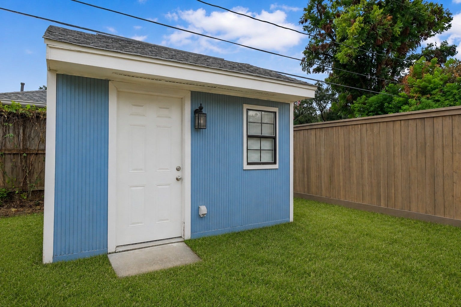 1710 Willowby Drive, Houston, TX 77008 Secondary view of the air conditioned backyard unit.