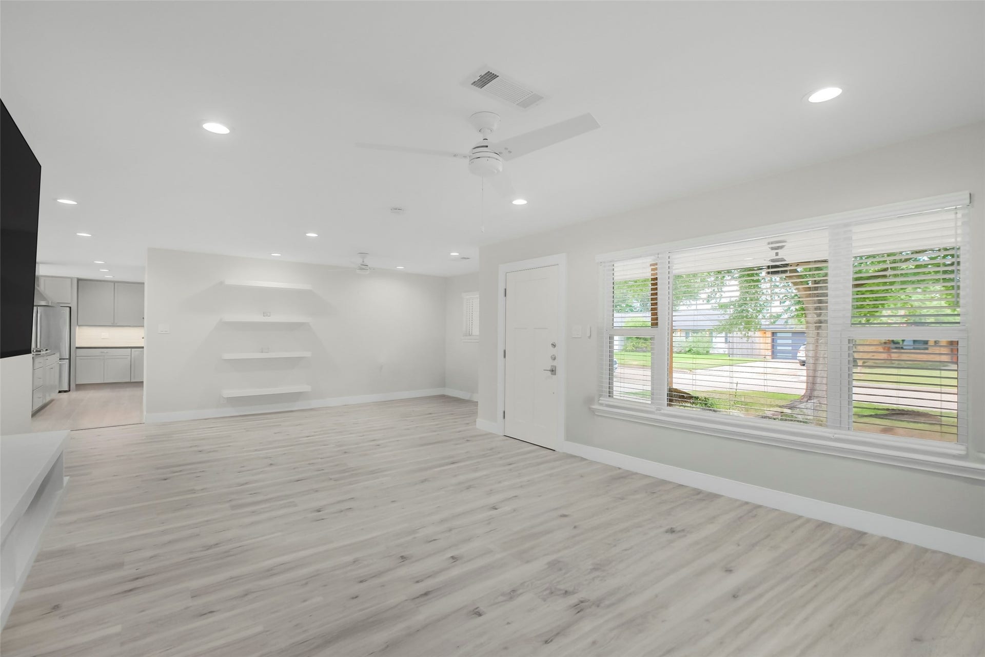 1710 Willowby Drive, Houston, TX 77008 Open concept living space as you enter the front door. Floating shelves and flex space currently used as home office.