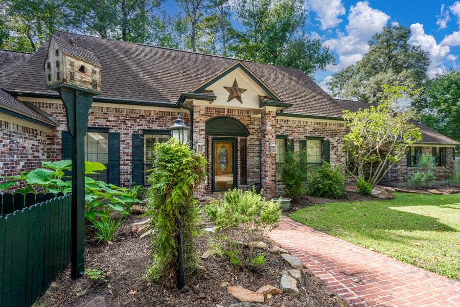 Property photo for 31511 Helen Lane, Tomball, TX