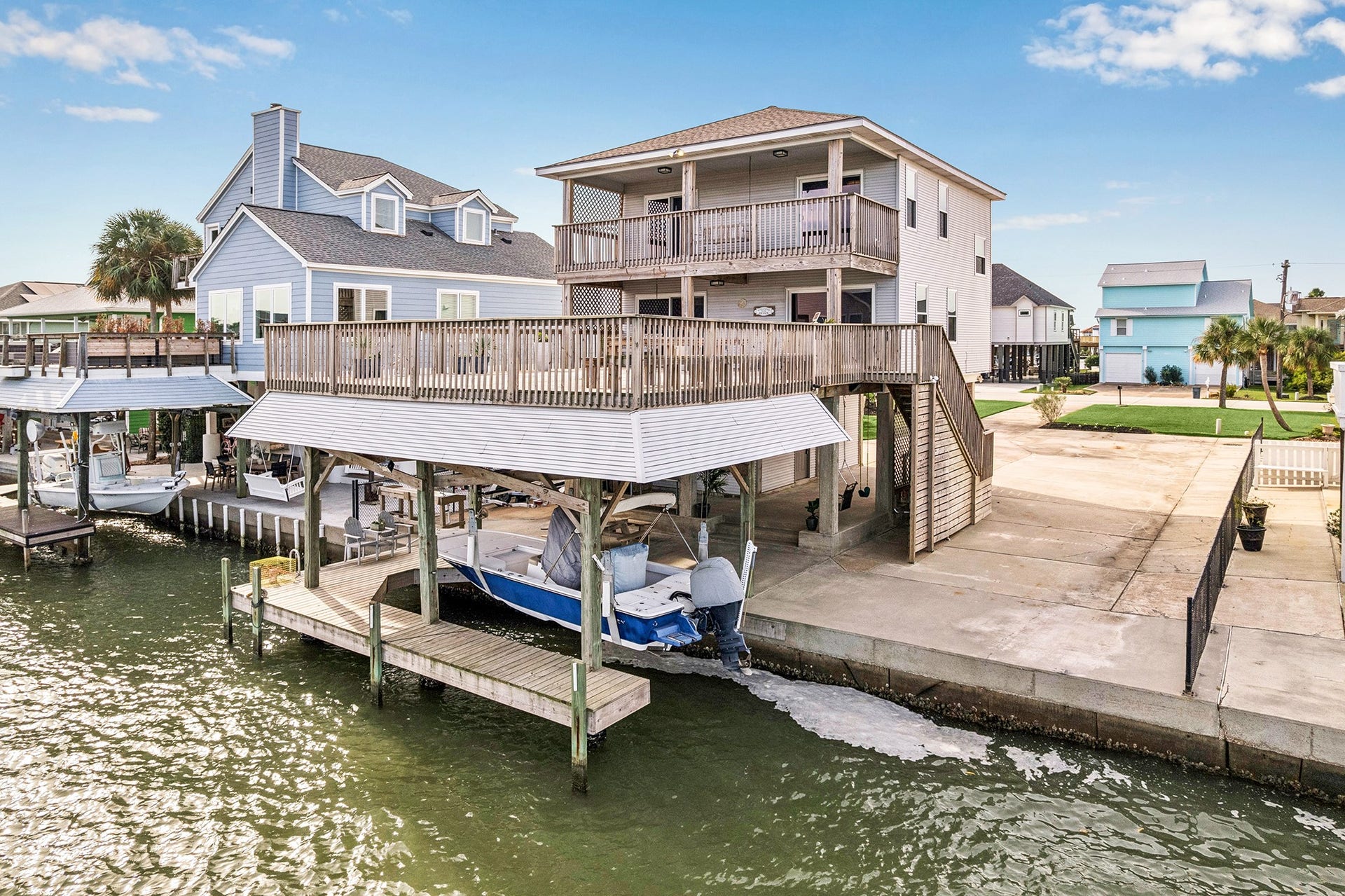 1814 Tiki Drive, Tiki Island, TX 77554 Experience waterfront living at its finest in this stunning boat house, featuring expansive decks, direct water access, and breathtaking viewsperfect for the avid boater and entertainer.