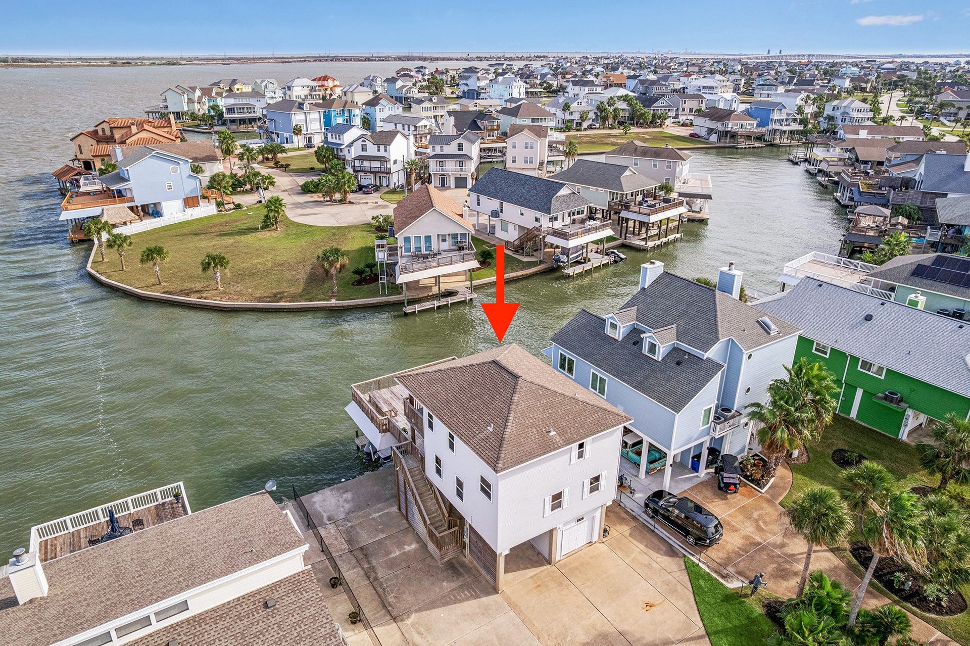 1814 Tiki Drive, Tiki Island, TX 77554 Nestled in a vibrant waterfront community, this home offers stunning views and the perfect blend of serene coastal living with convenient access to nearby amenities.