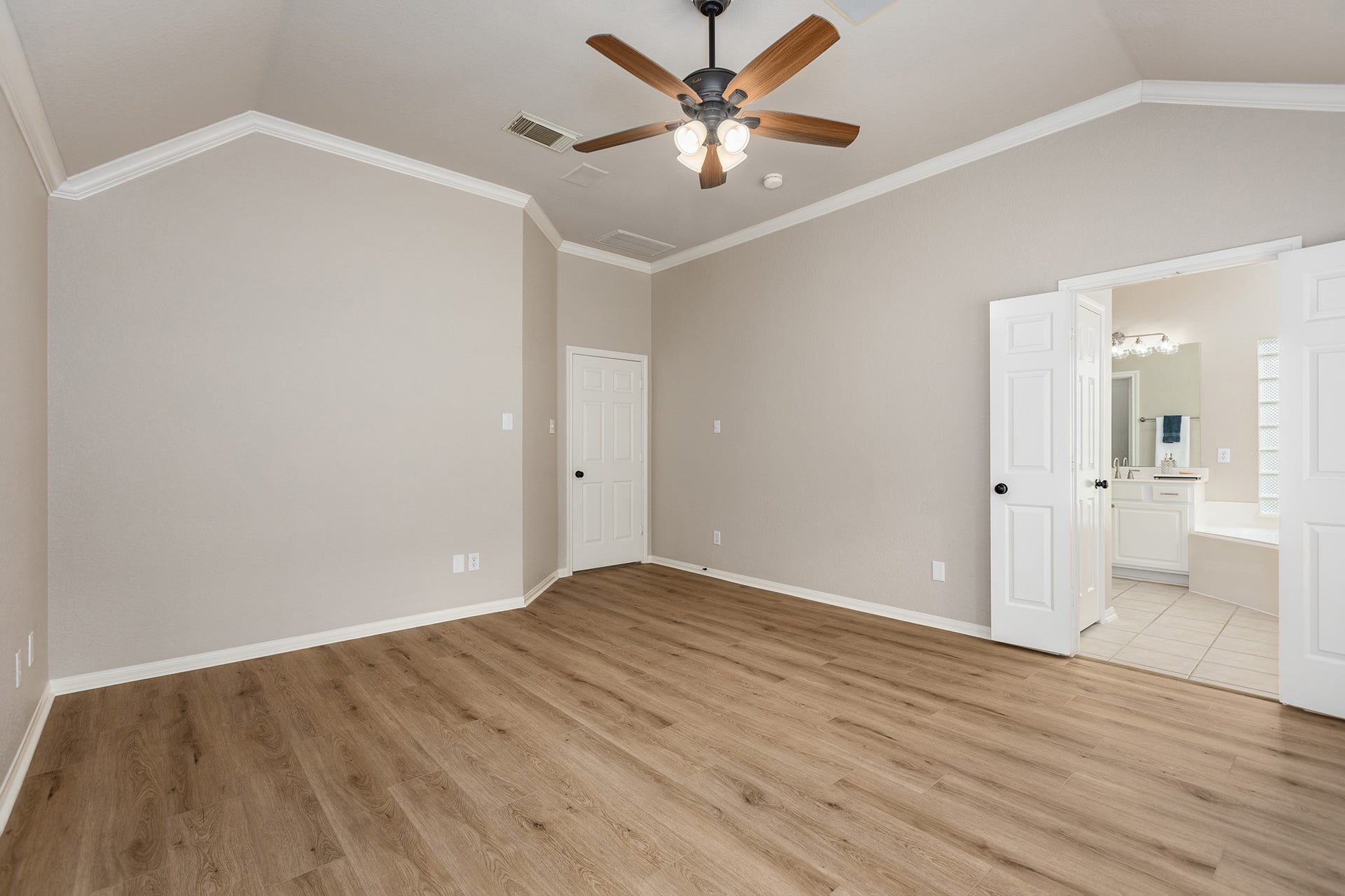 14618 Kings Head Drive, Houston, TX 77044 Primary