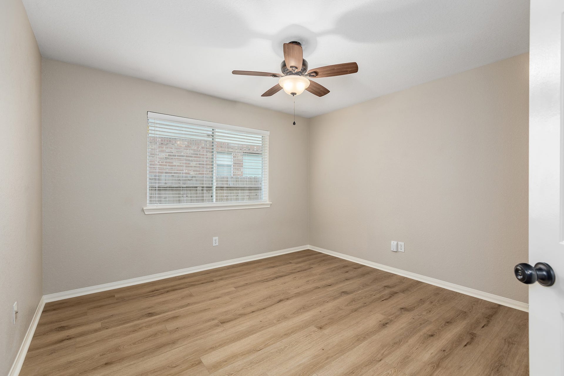 14618 Kings Head Drive, Houston, TX 77044 Corner Bedroom