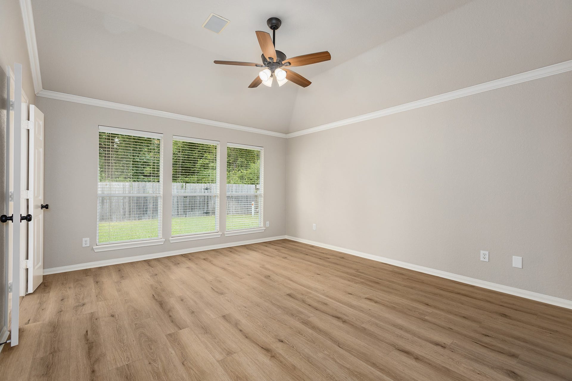 14618 Kings Head Drive, Houston, TX 77044 Primary