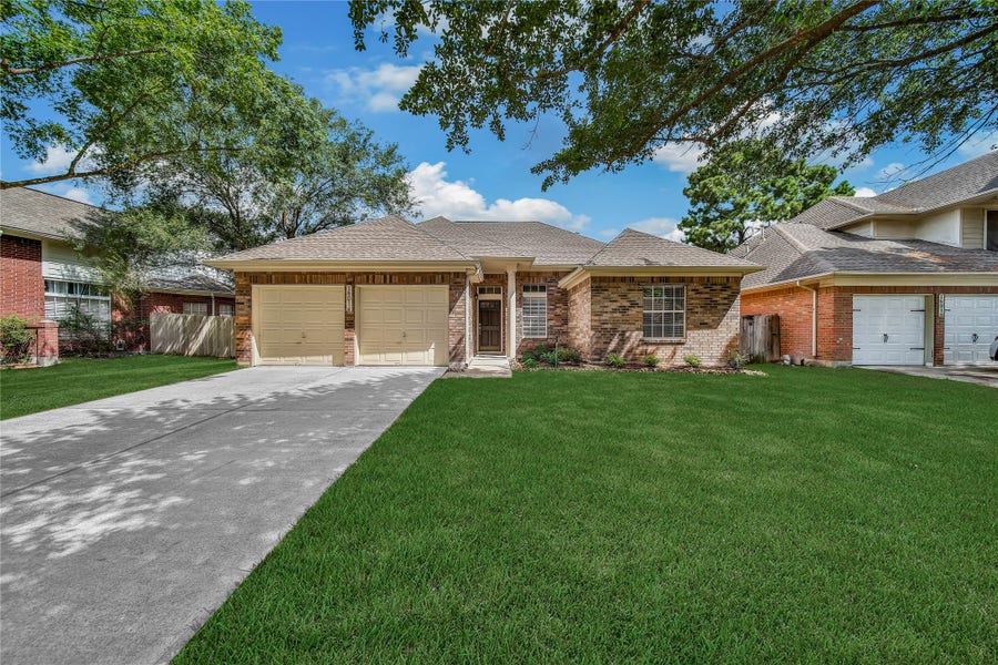 Property photo for 16014 Brittany Knoll Drive, Houston, TX