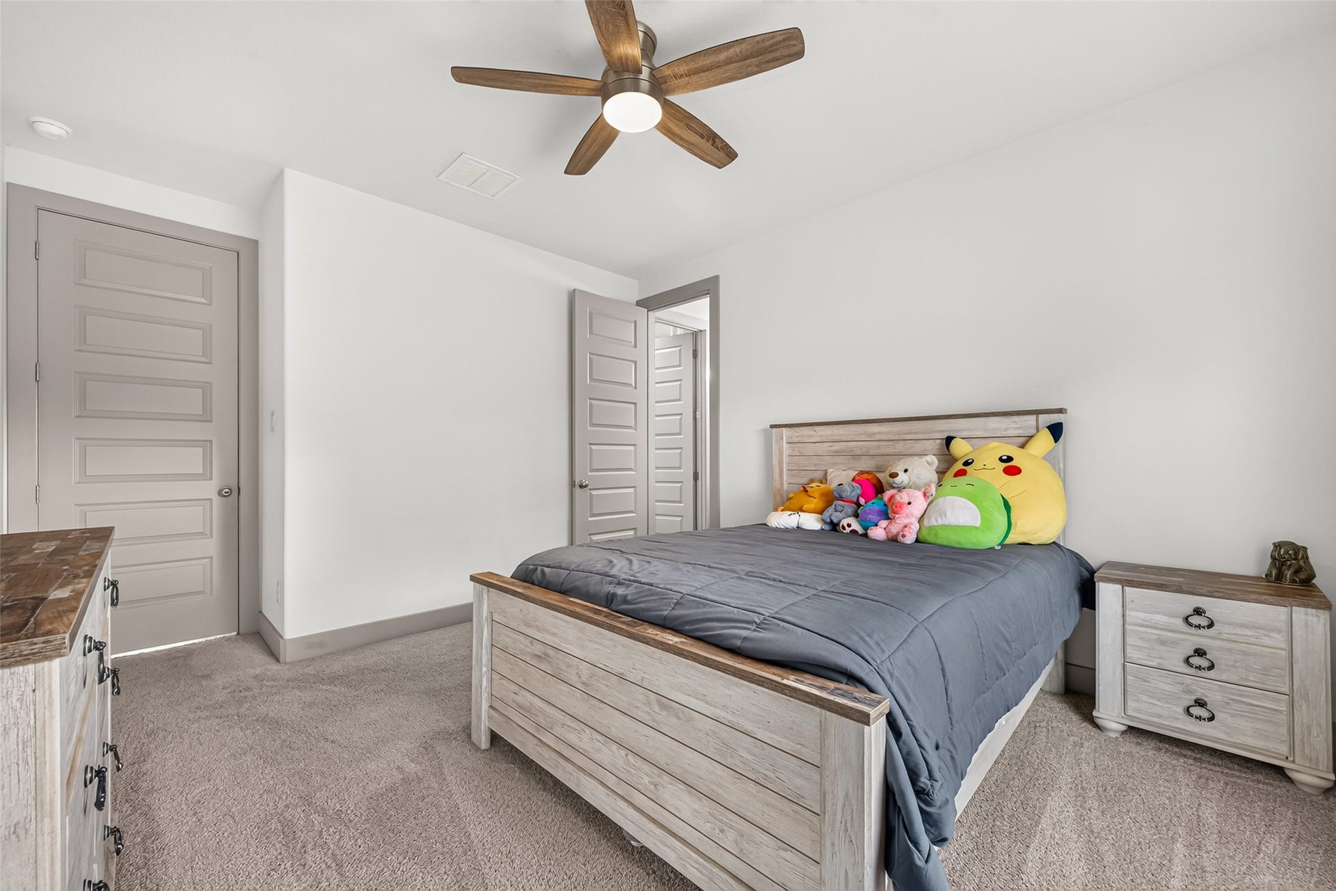415 China Grove Drive, Rosharon, TX 77583