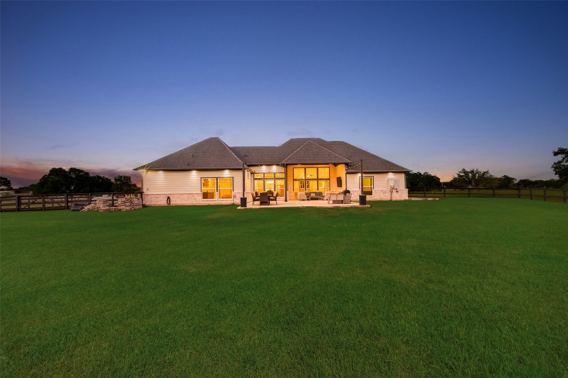 415 China Grove Drive, Rosharon, TX 77583