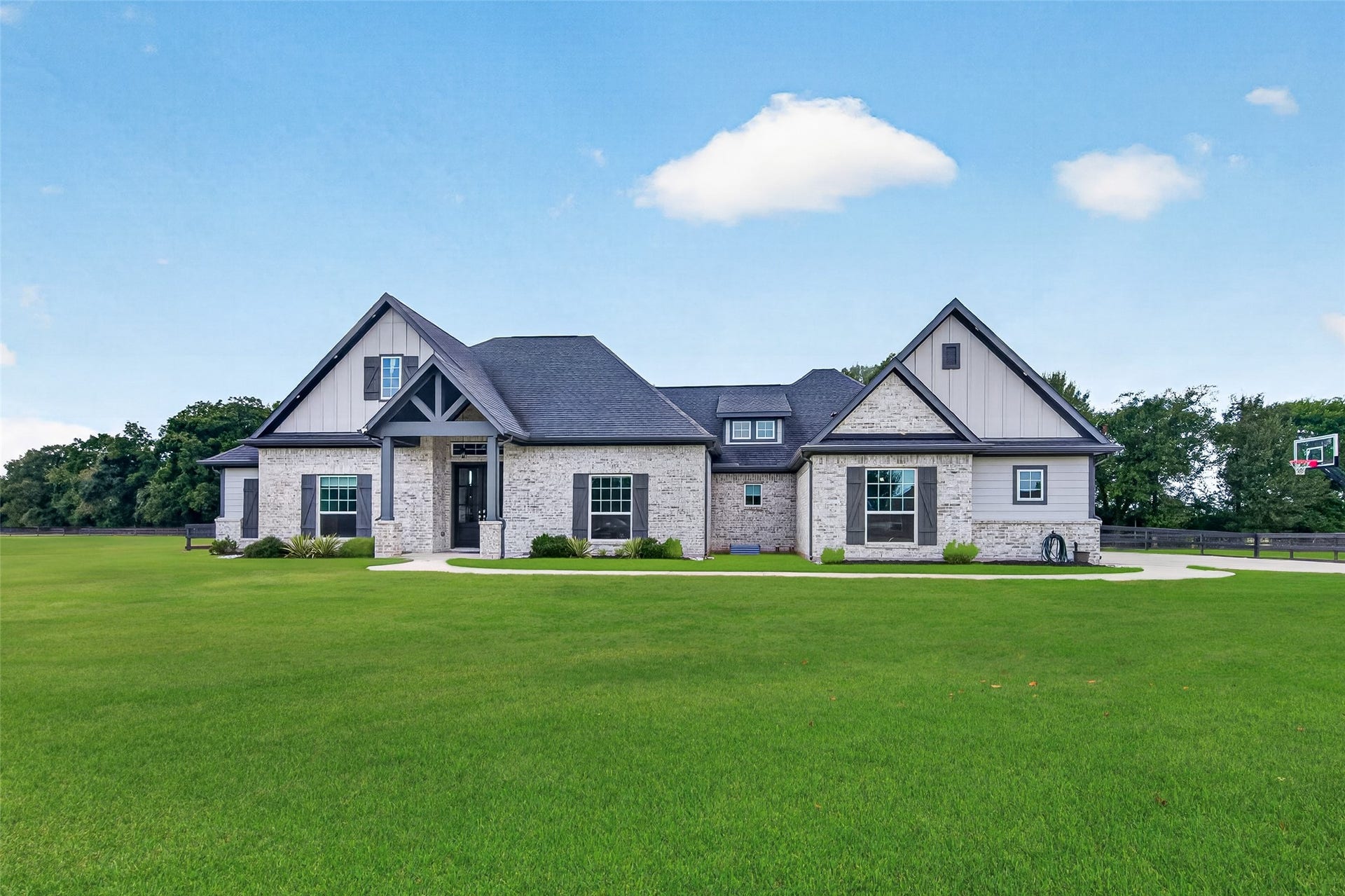 415 China Grove Drive, Rosharon, TX 77583