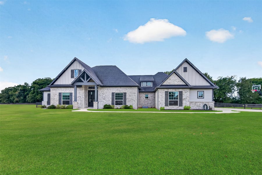 Property photo for 415 China Grove Drive, Rosharon, TX