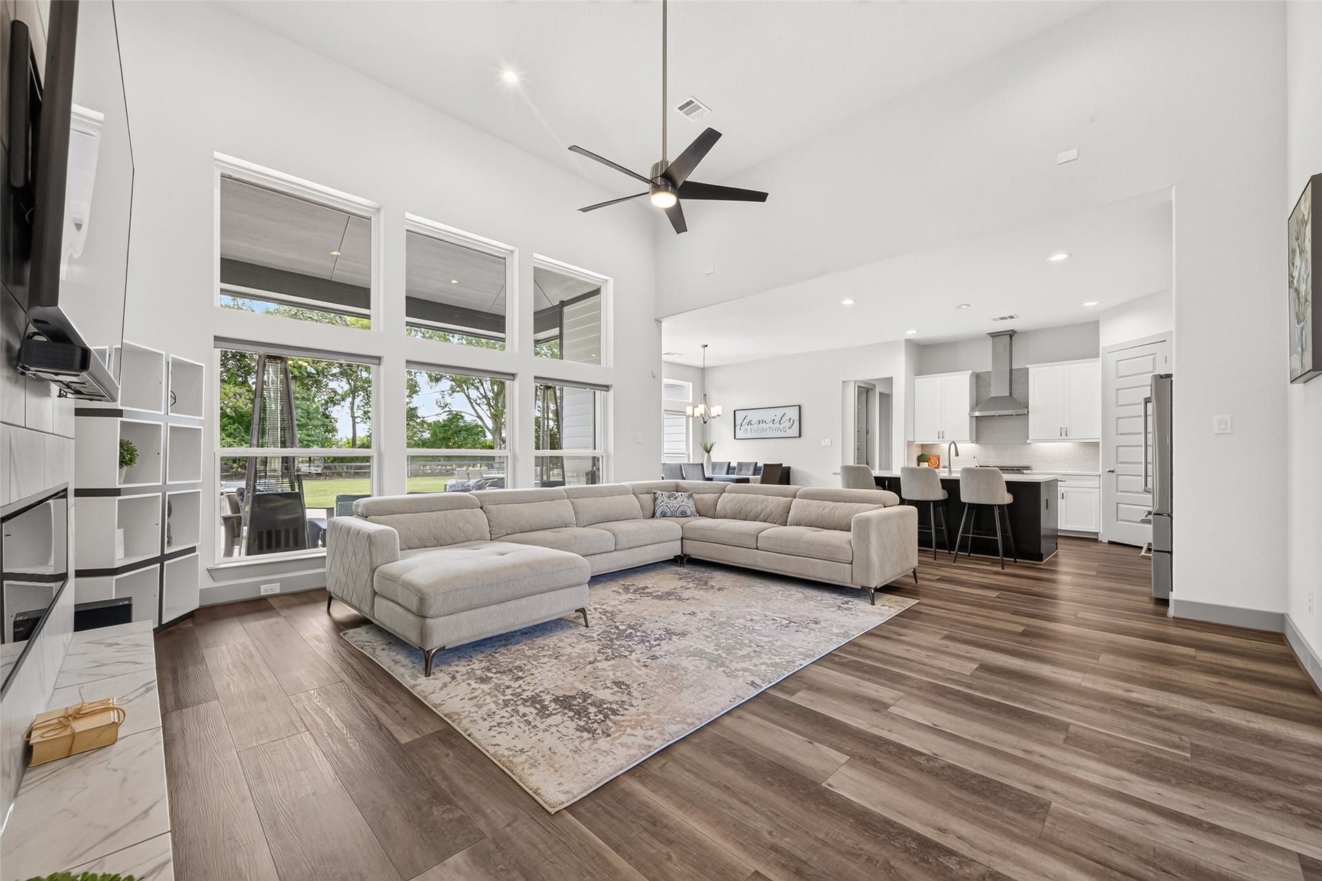 415 China Grove Drive, Rosharon, TX 77583