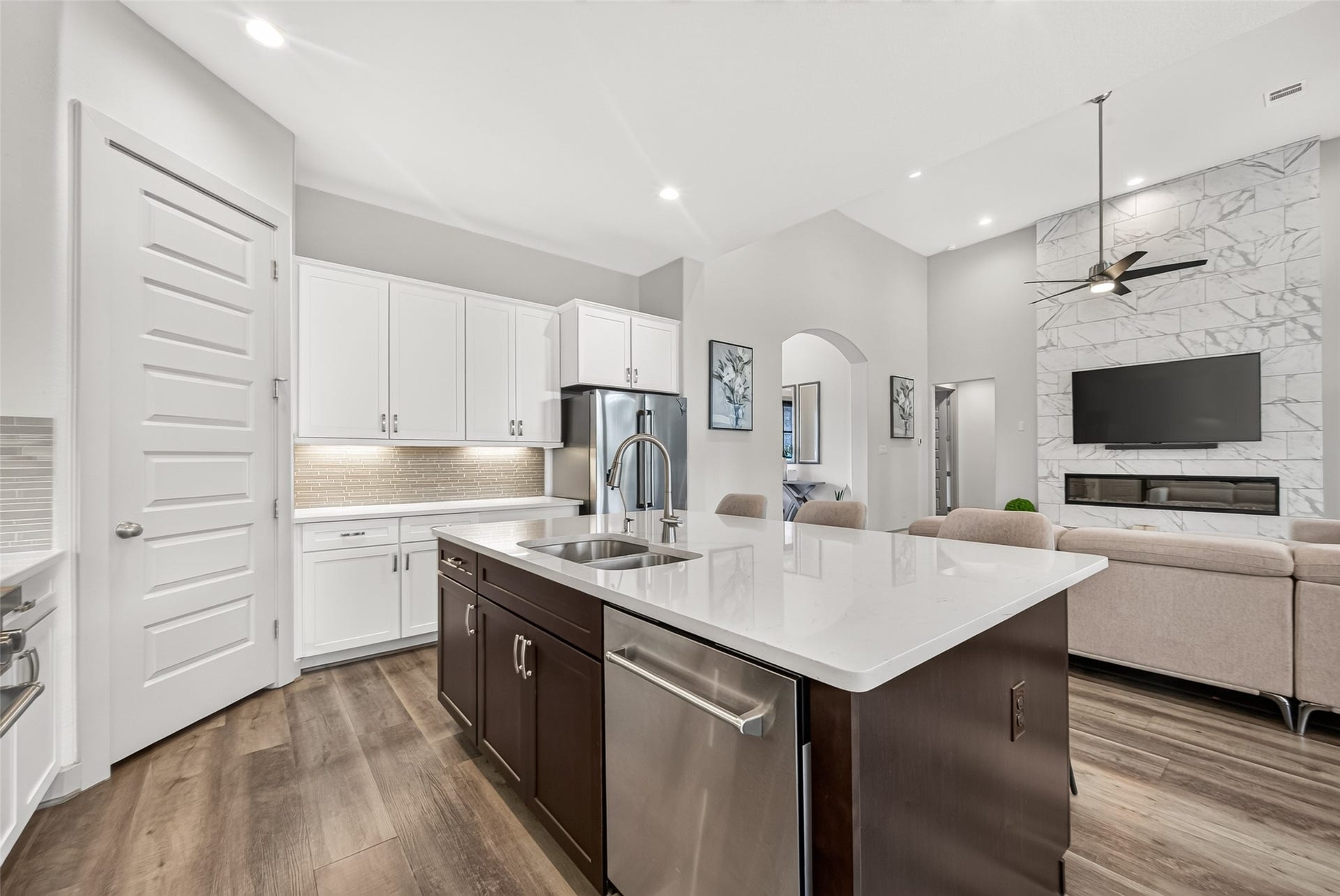 415 China Grove Drive, Rosharon, TX 77583