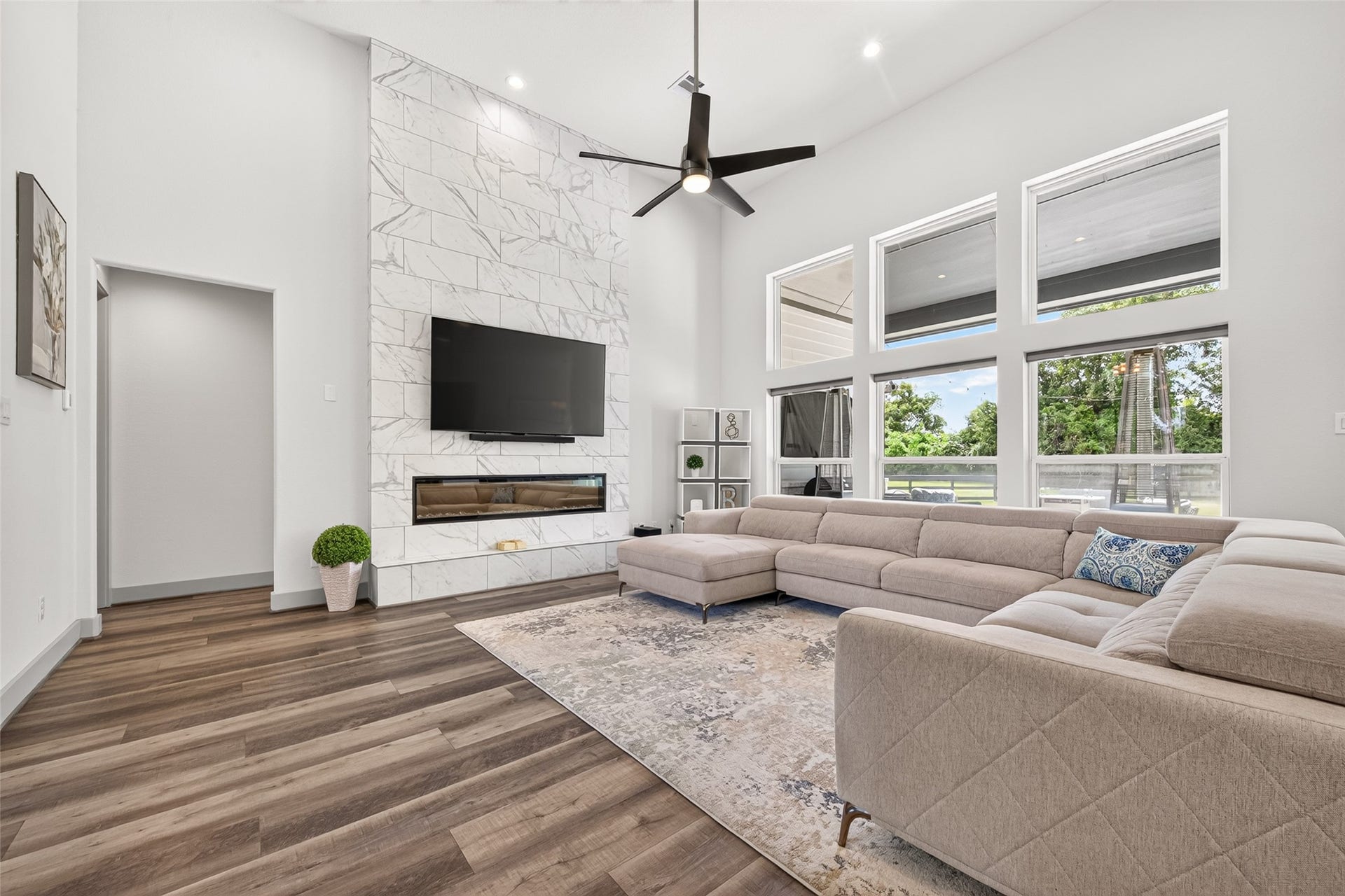 415 China Grove Drive, Rosharon, TX 77583