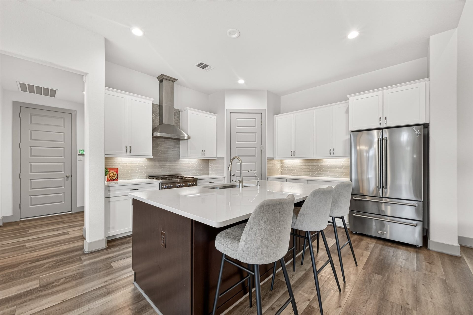 415 China Grove Drive, Rosharon, TX 77583