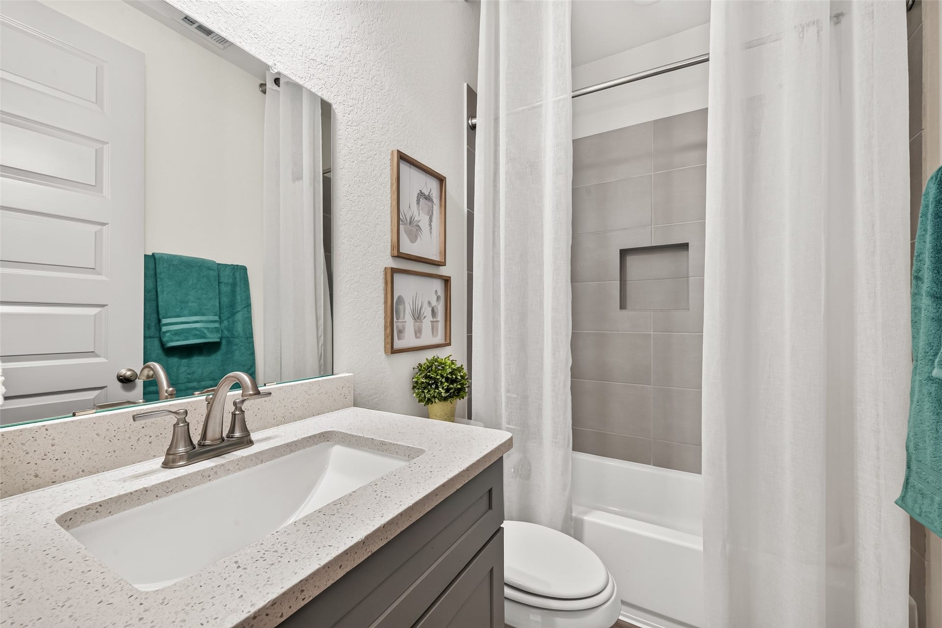 415 China Grove Drive, Rosharon, TX 77583
