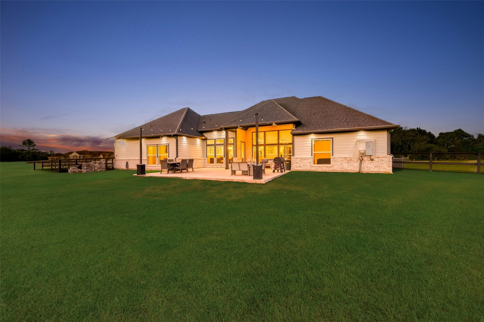 415 China Grove Drive, Rosharon, TX 77583