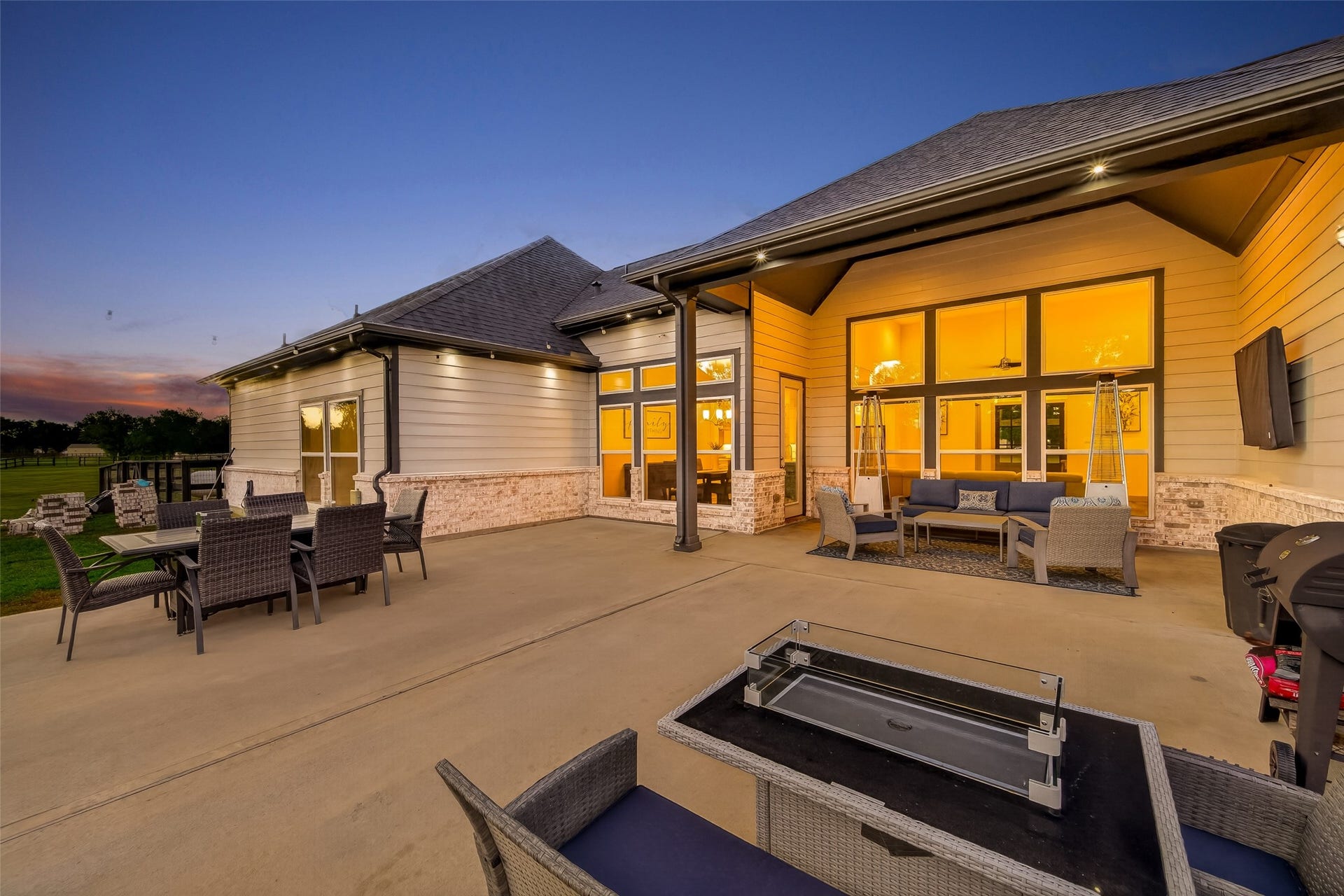 415 China Grove Drive, Rosharon, TX 77583