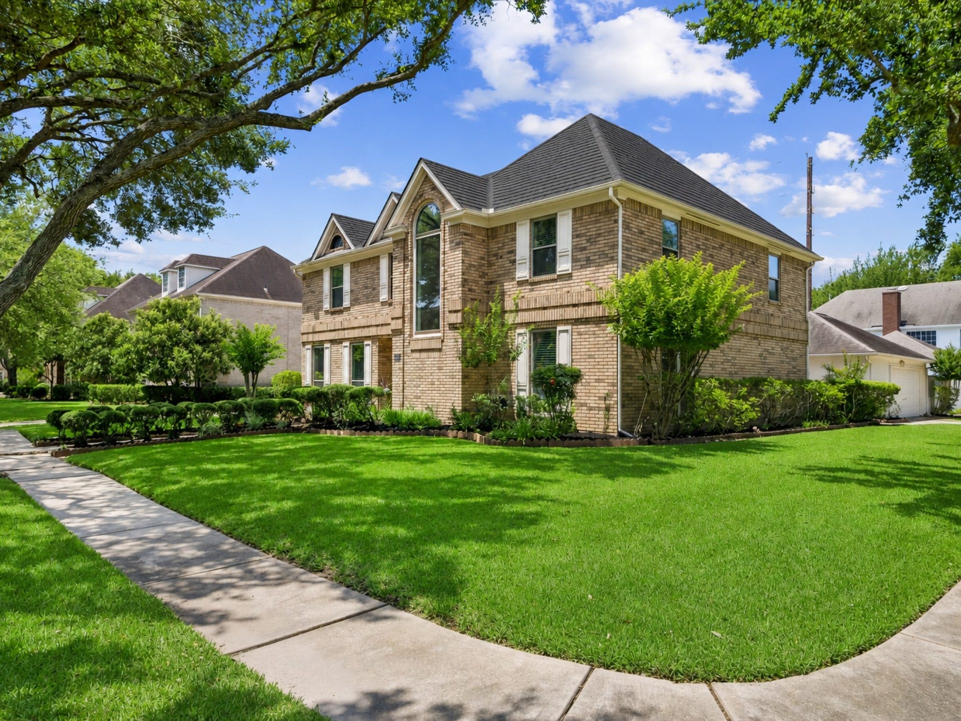 906 VENICE STREET, Sugar Land, TX 77478 WELCOME TO 906 VENICE STREET!
