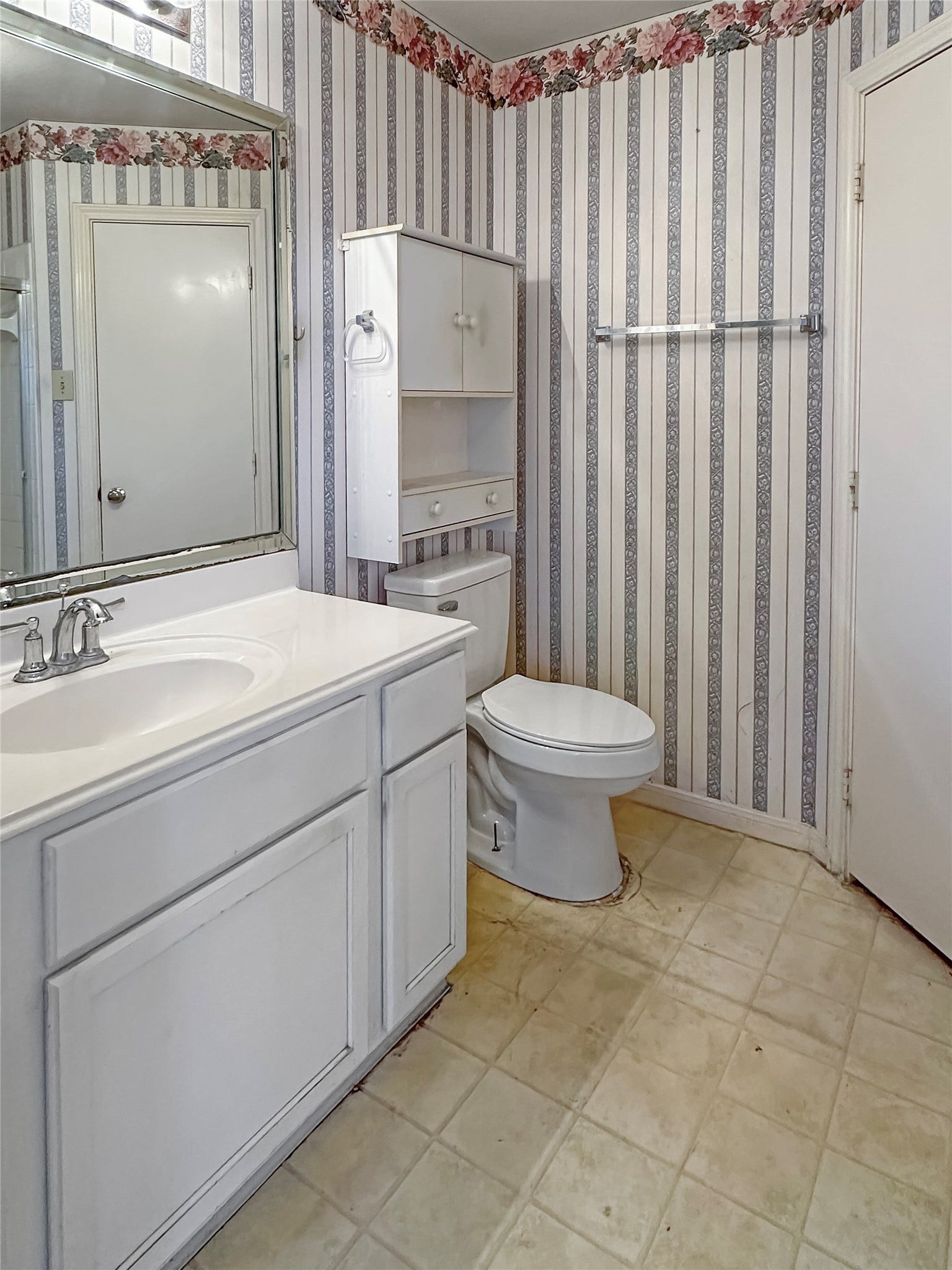 2908 Ashley Street, La Marque, TX 77568 Primary bath