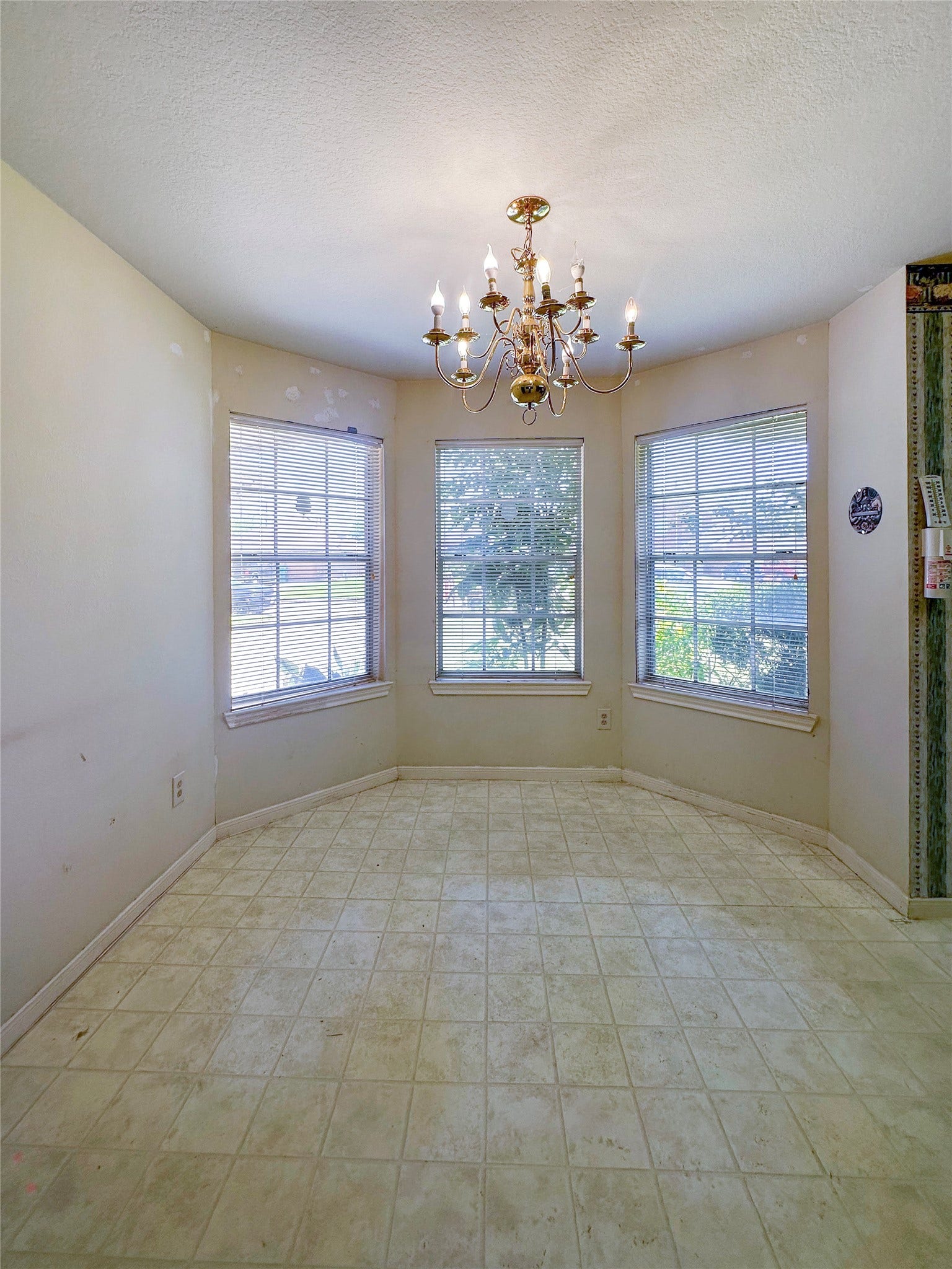 2908 Ashley Street, La Marque, TX 77568 Breakfast area
