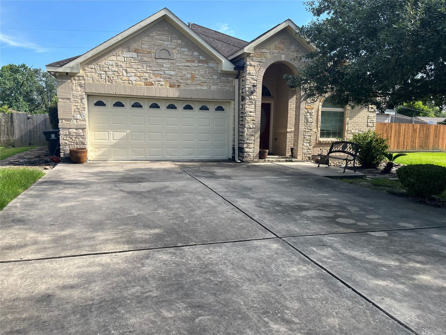 Property photo for 418 Fall Creek Drive, Houston, TX