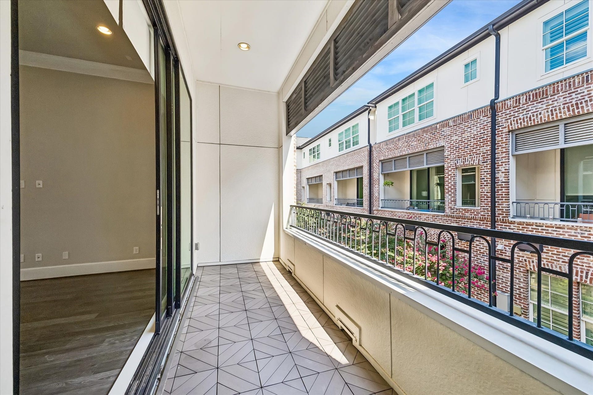 6068 Kansas Street, Houston, TX 77007