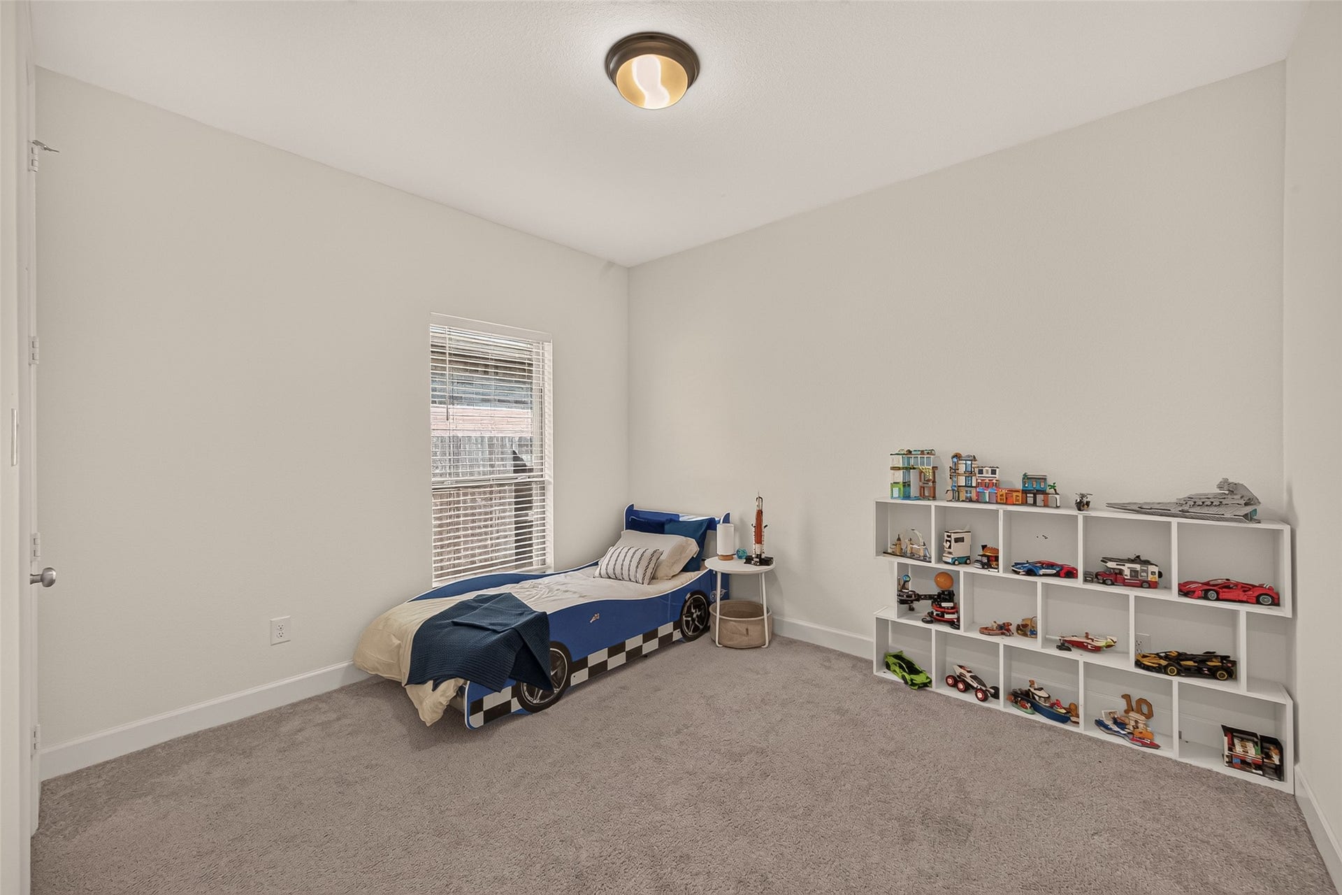 24111 Avocet Creek Road, Katy, TX 77493 The spacious secondary bedroom, provides all that you need for your decorative skills.