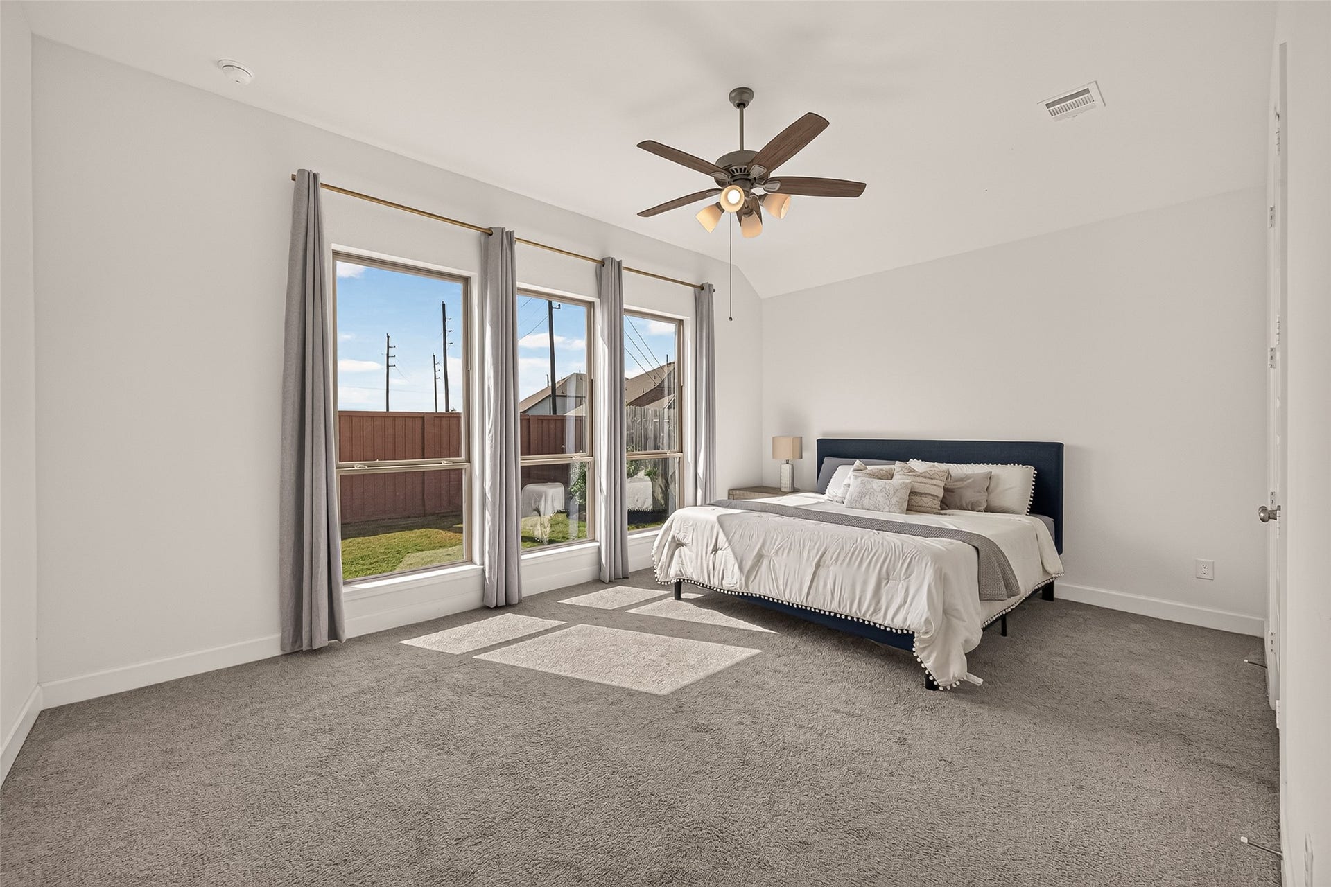 24111 Avocet Creek Road, Katy, TX 77493 The windows allow the entry of natural light, fostering a luminous and spacious ambiance.