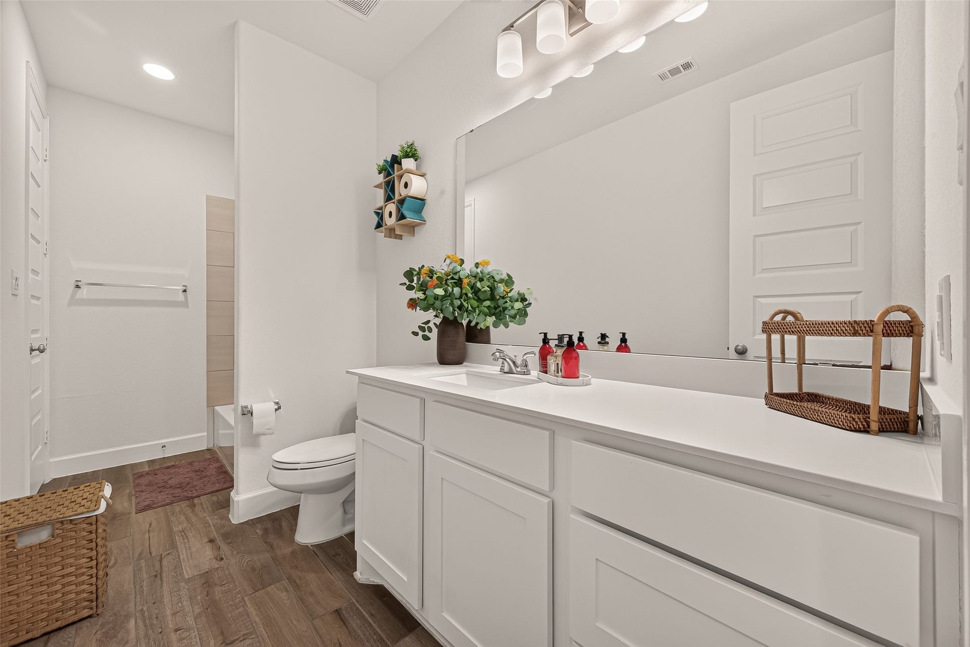 24111 Avocet Creek Road, Katy, TX 77493 The secondary bathroom is ample and well lighted.