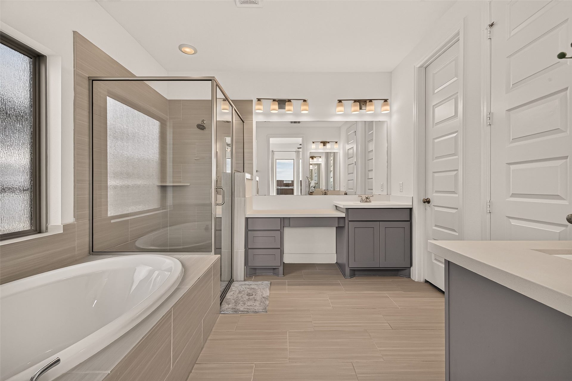 24111 Avocet Creek Road, Katy, TX 77493 Adjacent to the bedroom, the ensuite bathroom, with modern fixtures and finishes will make your life easy in the rushing hours.