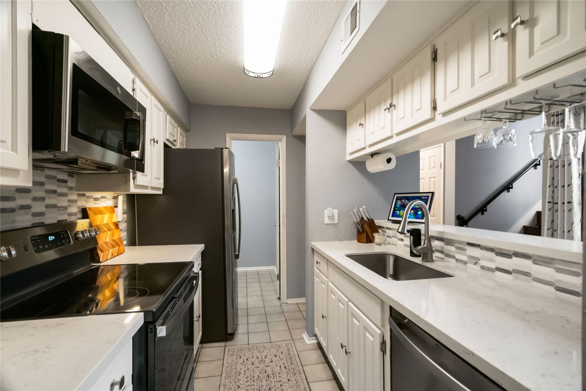 3200 S Gessner Road, #336, Houston, TX 77063 Newer appliances and an undermount sink