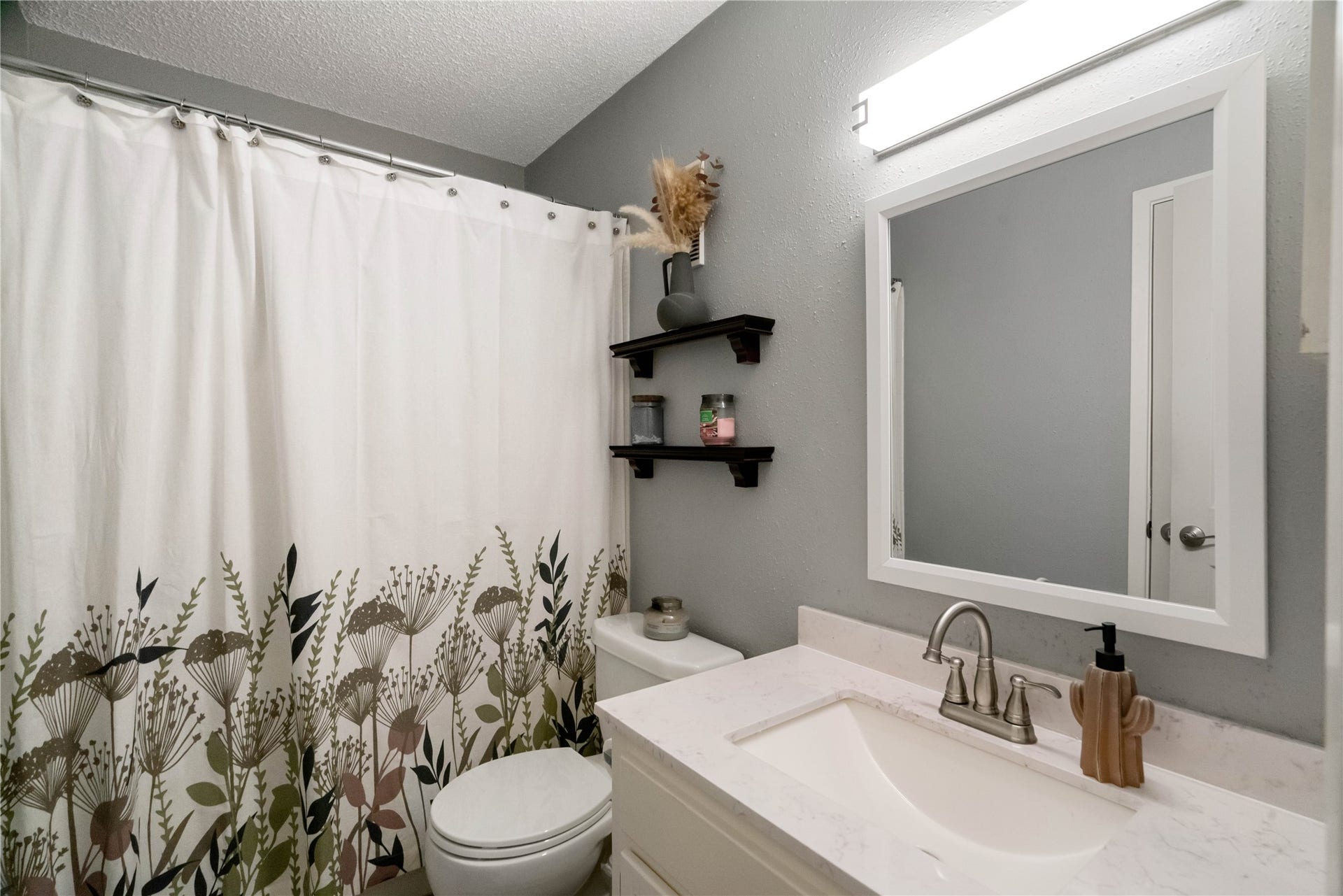 3200 S Gessner Road, #336, Houston, TX 77063 2nd full bath also updated with a granite countertop and undermount sink.