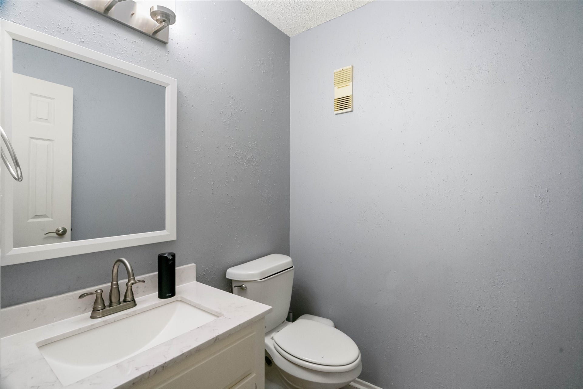 3200 S Gessner Road, #336, Houston, TX 77063 Downstairs guest bath