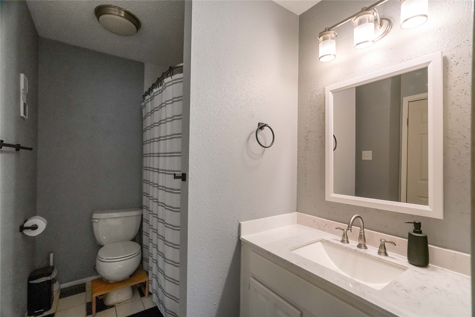 3200 S Gessner Road, #336, Houston, TX 77063 Primary bath with updated grade granite countertops and under mount sink.