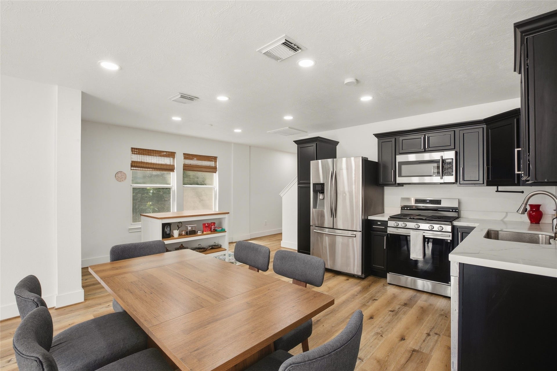 1206 Cleveland Street, Houston, TX 77019 1206 Cleveland Street, Houston, TX 77019