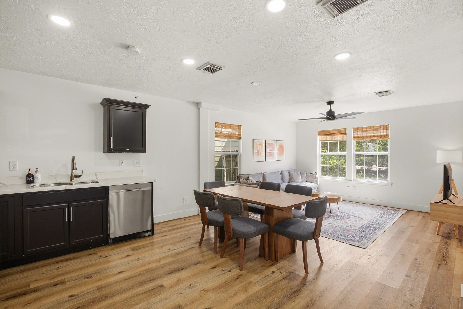 1206 Cleveland Street, Houston, TX 77019 1206 Cleveland Street, Houston, TX 77019