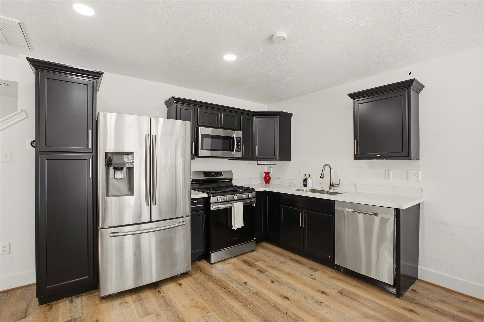 1206 Cleveland Street, Houston, TX 77019 1206 Cleveland Street, Houston, TX 77019