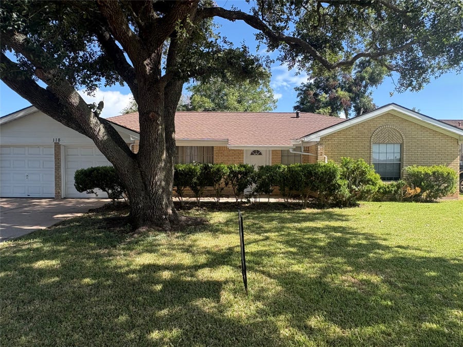 Property photo for 118 Honeysuckle Street, Lake Jackson, TX
