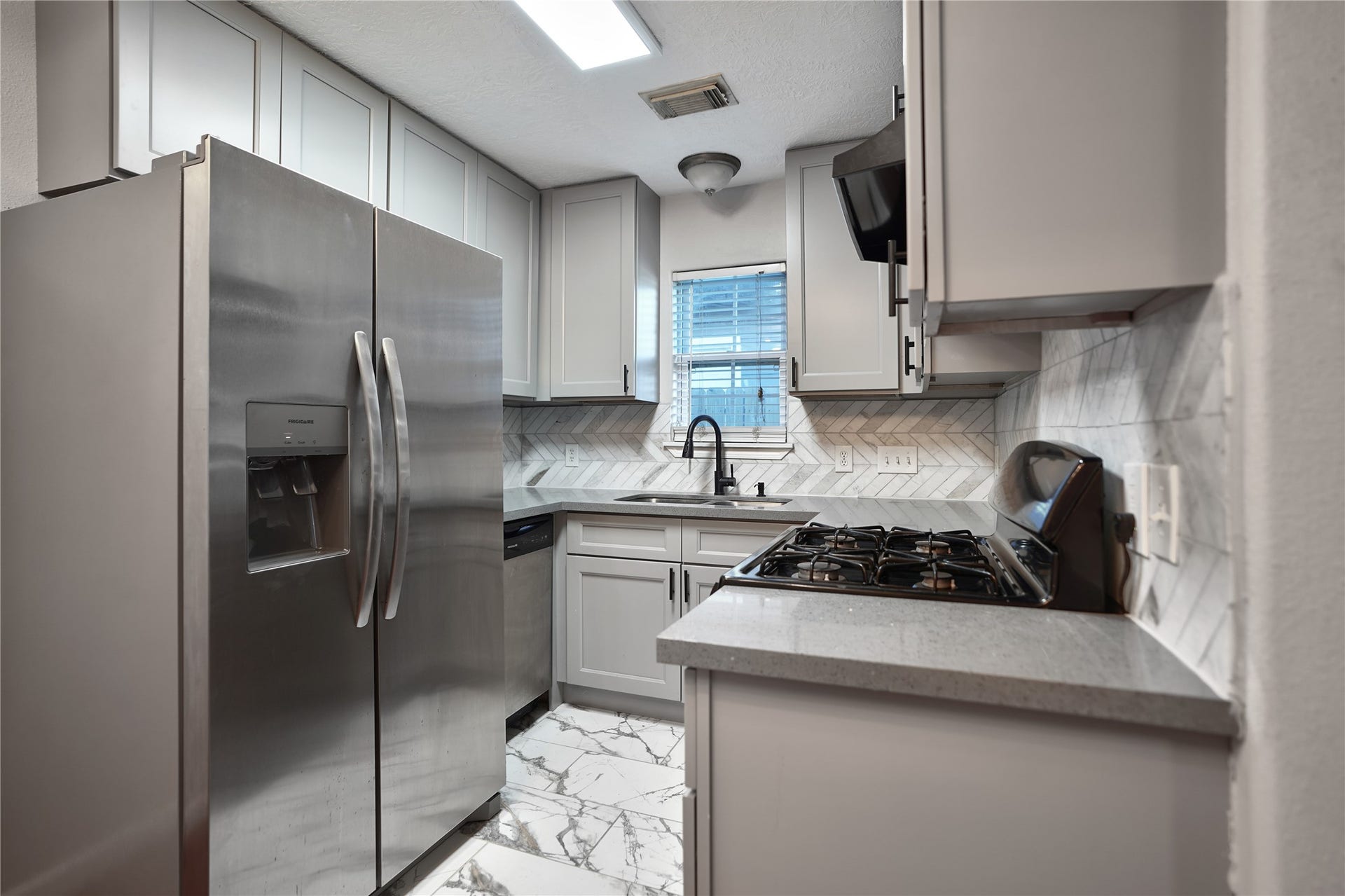 7618 N Main Street, Houston, TX 77022