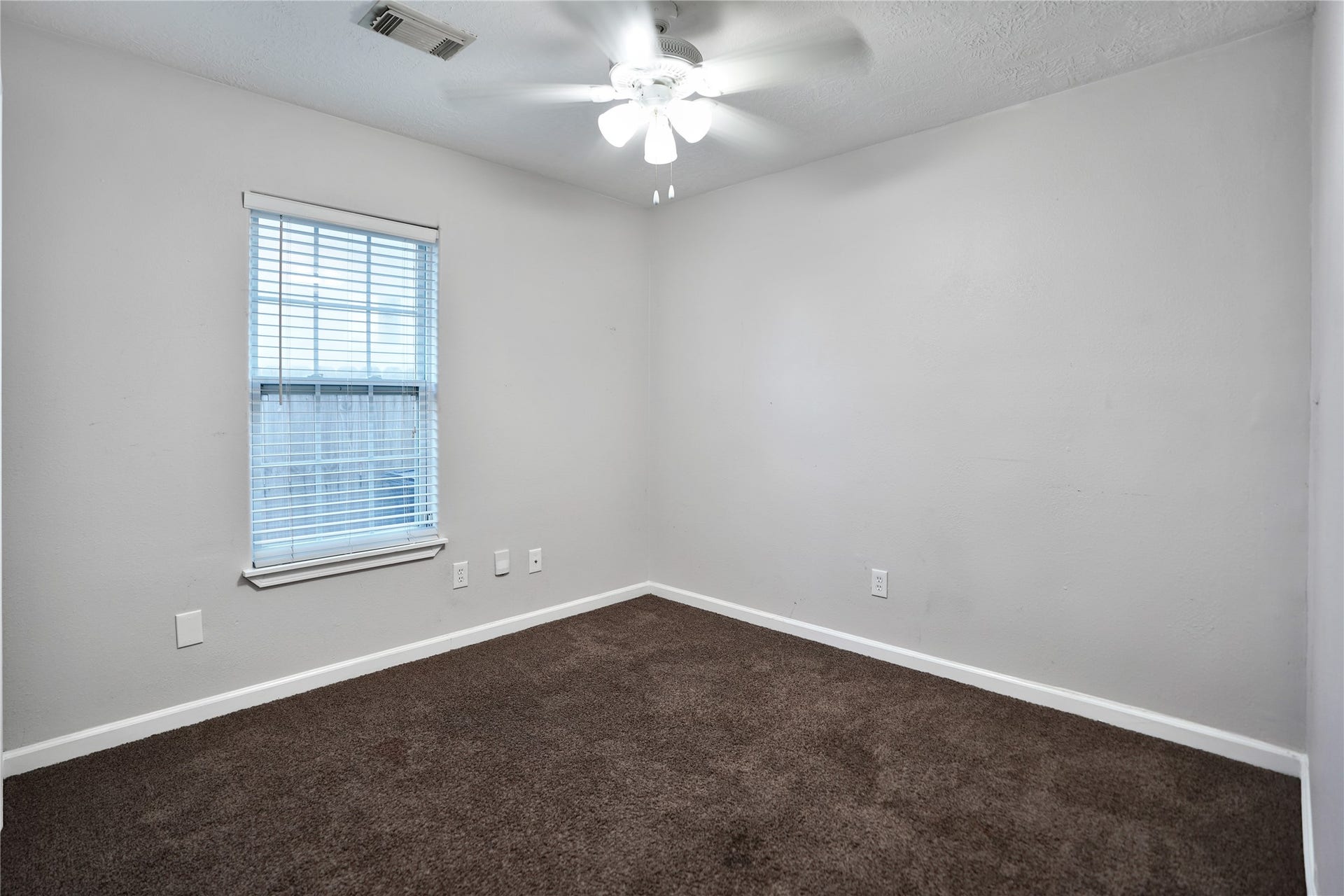 7618 N Main Street, Houston, TX 77022
