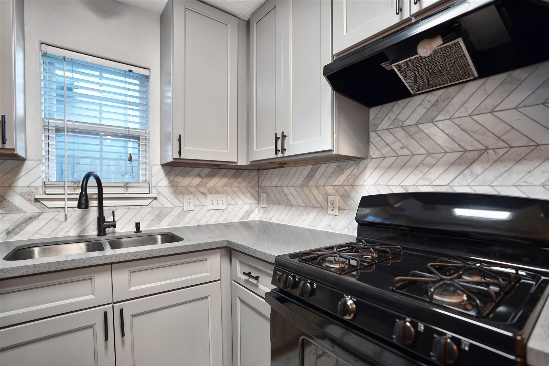 7618 N Main Street, Houston, TX 77022