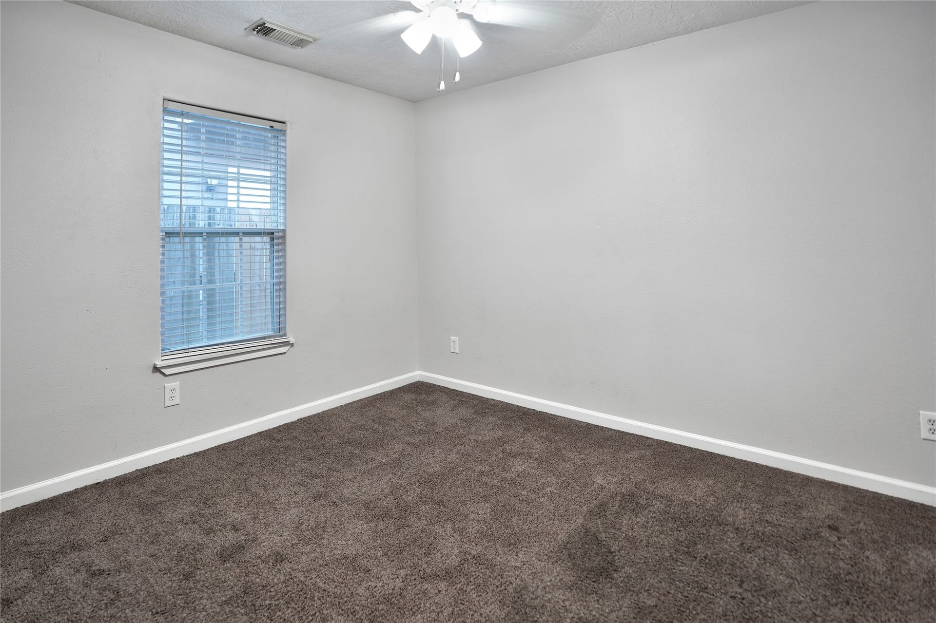 7618 N Main Street, Houston, TX 77022