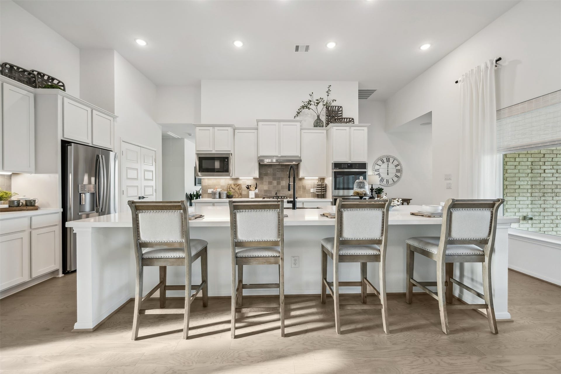 4012 Ranch Home Drive, Waller, TX 77484 Gourmet kitchen with large island