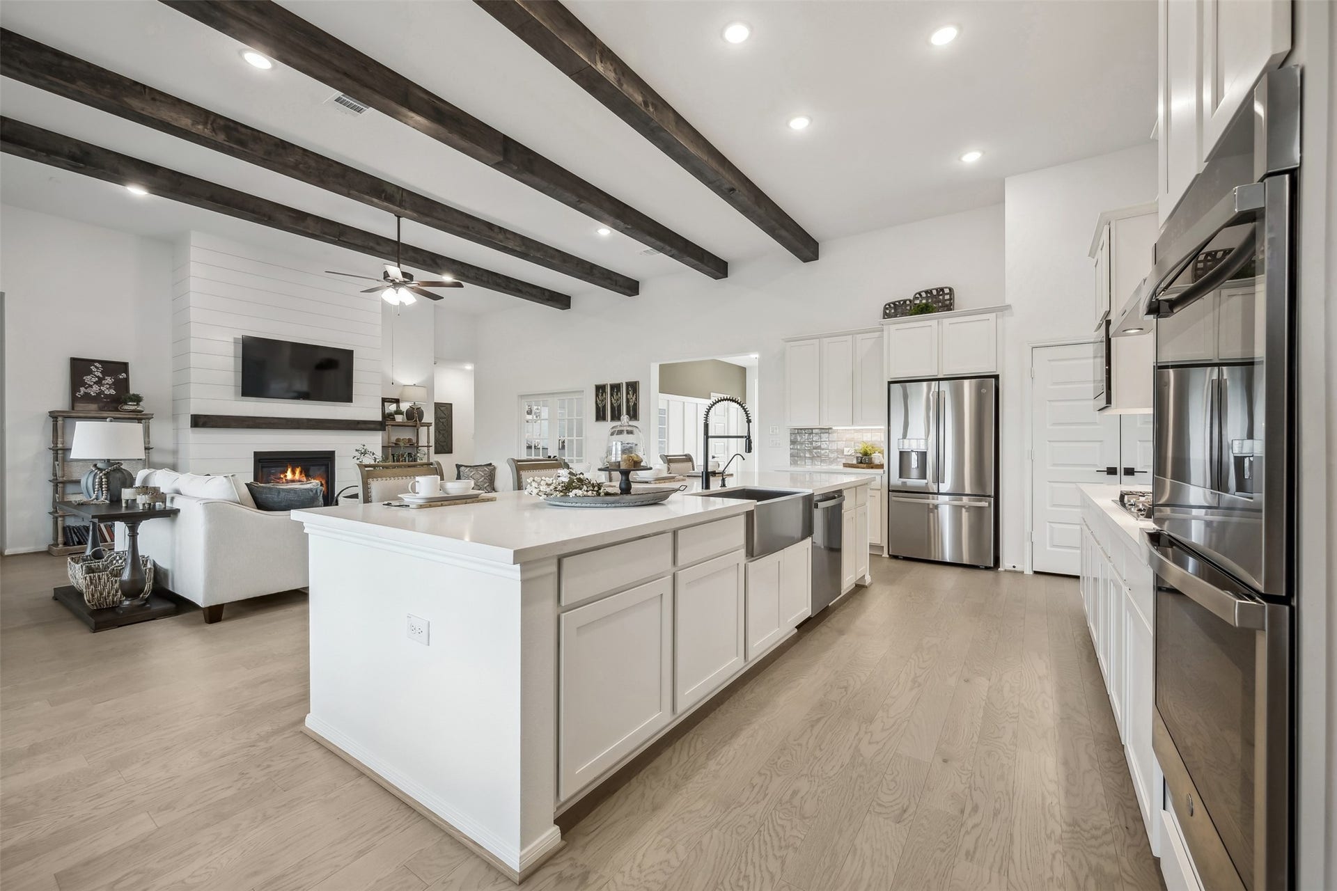 4012 Ranch Home Drive, Waller, TX 77484 Kitchen open to the great room