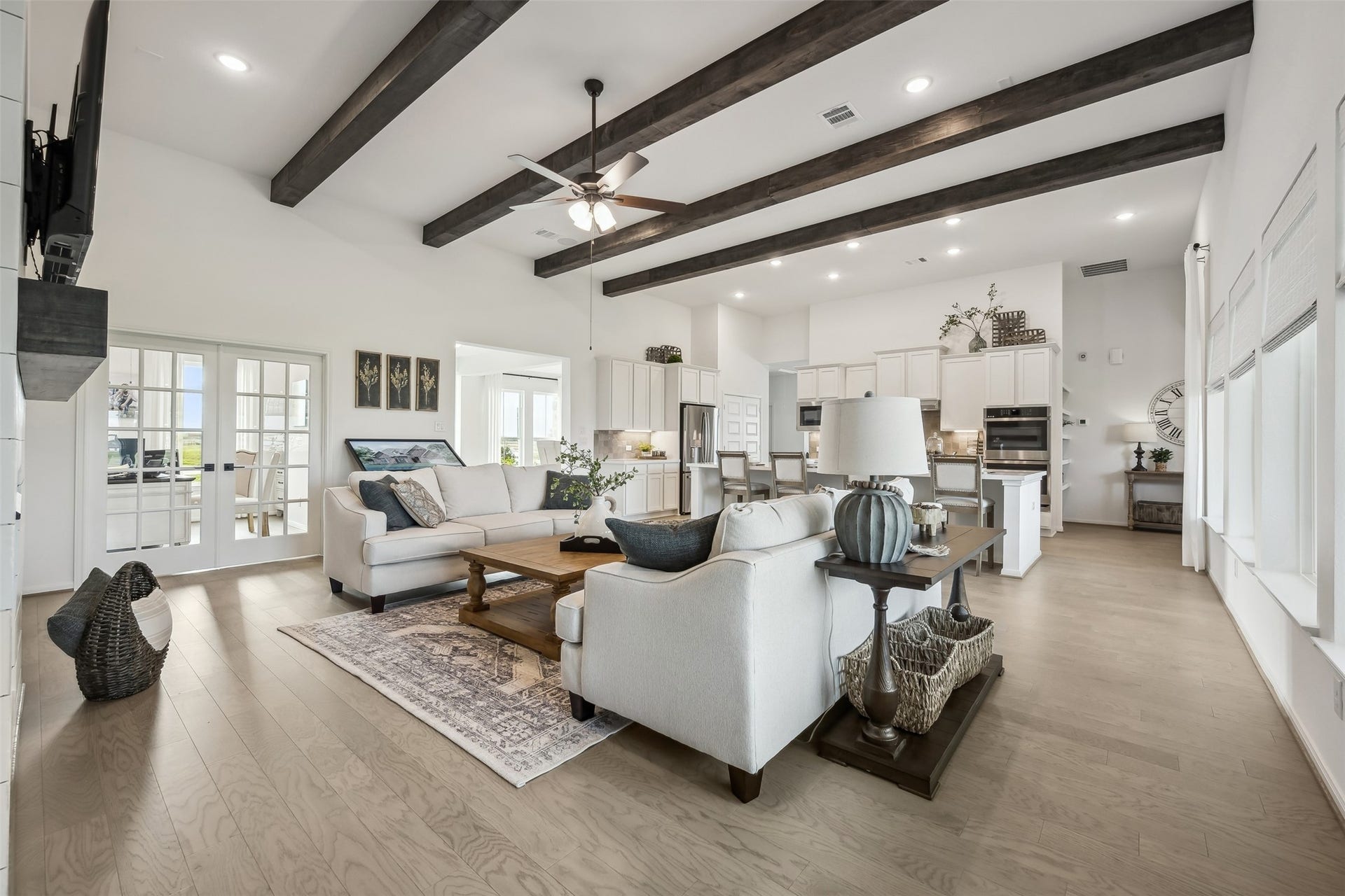 4012 Ranch Home Drive, Waller, TX 77484 Bright open great room and kitchen