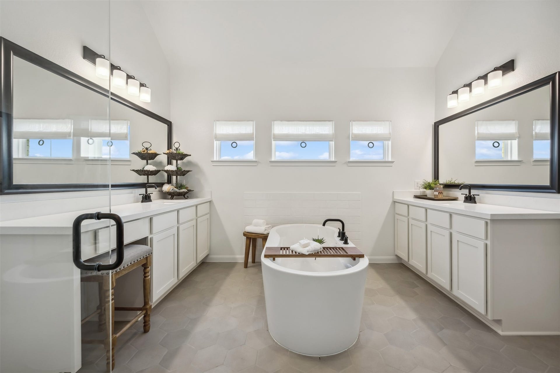 4012 Ranch Home Drive, Waller, TX 77484 Spa-like primary bath