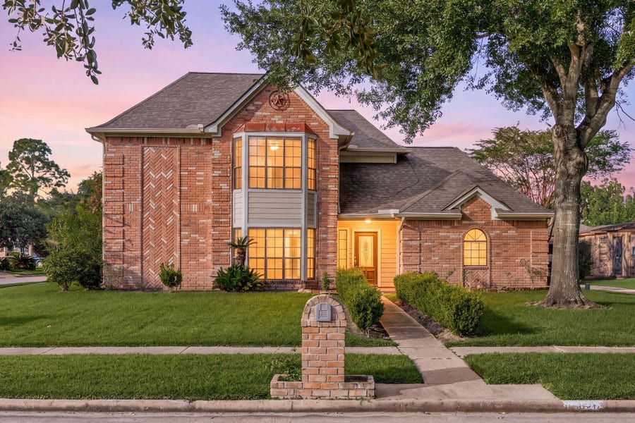 Property photo for 15526 Cabildo Drive, Houston, TX