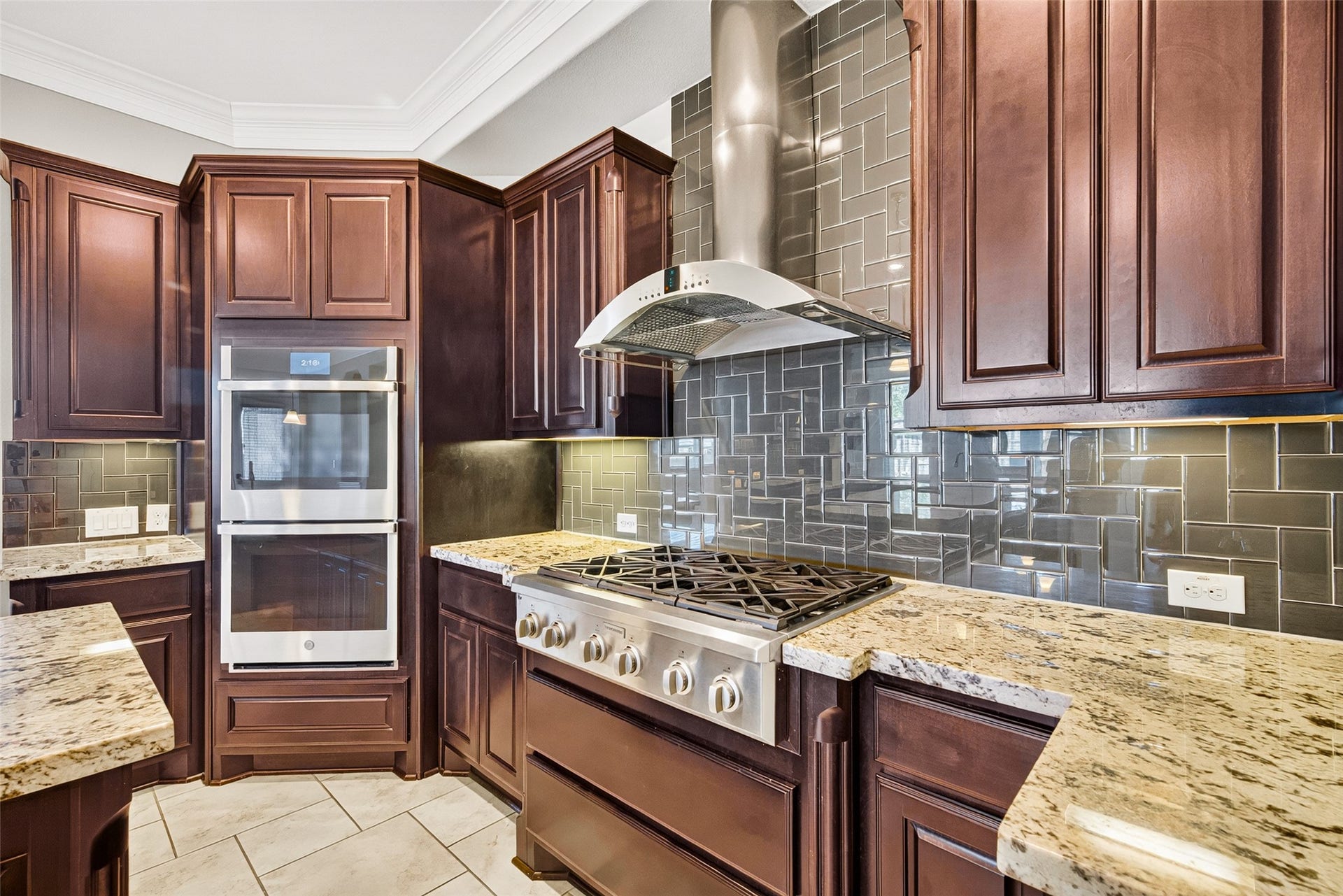 1902 Creekwood Lane, Friendswood, TX 77546 1902 Creekwood Lane, Friendswood, TX 77546