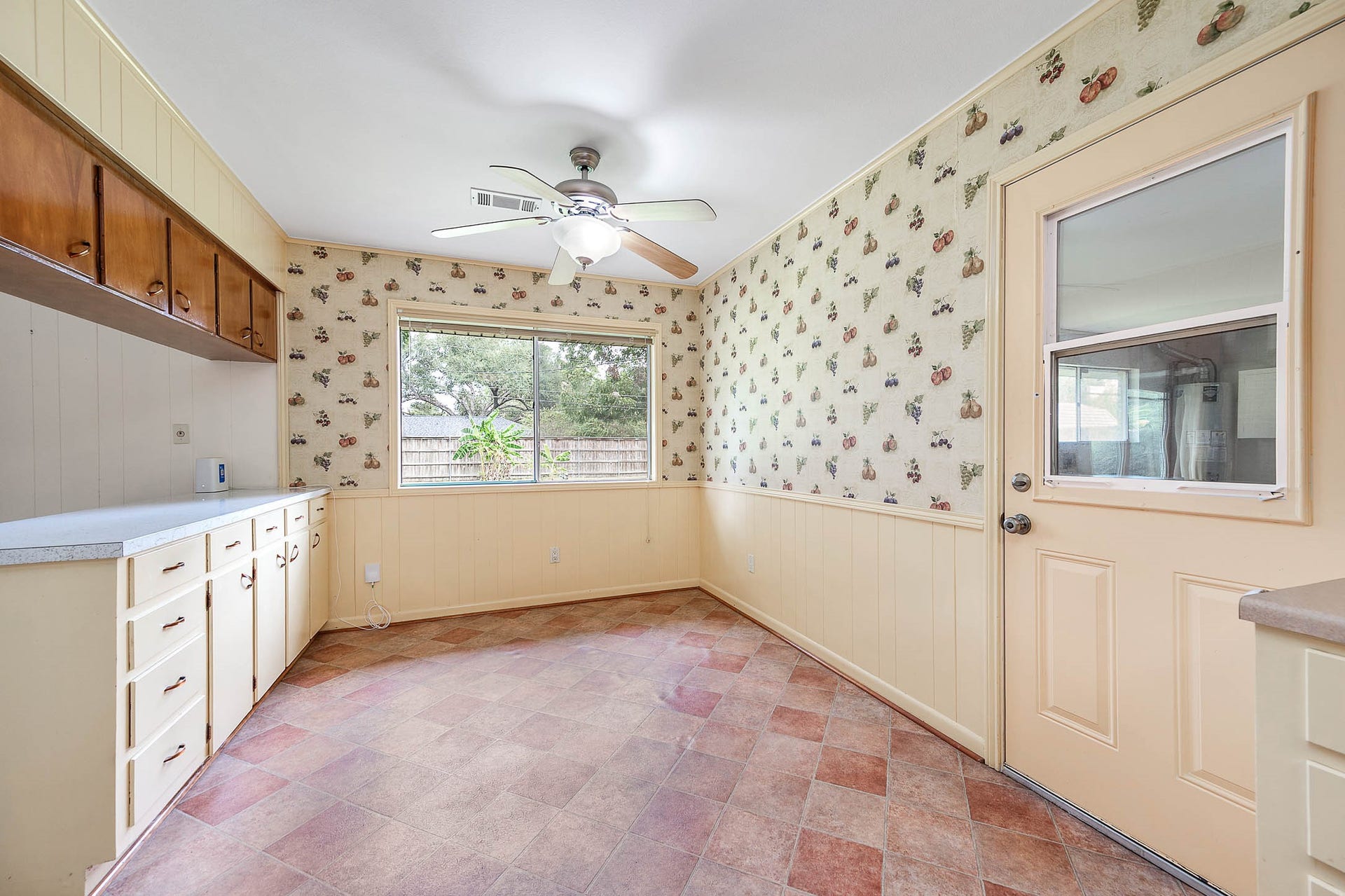 212 E Crestmont Drive, Alvin, TX 77511 212 E Crestmont Drive, Alvin, TX 77511