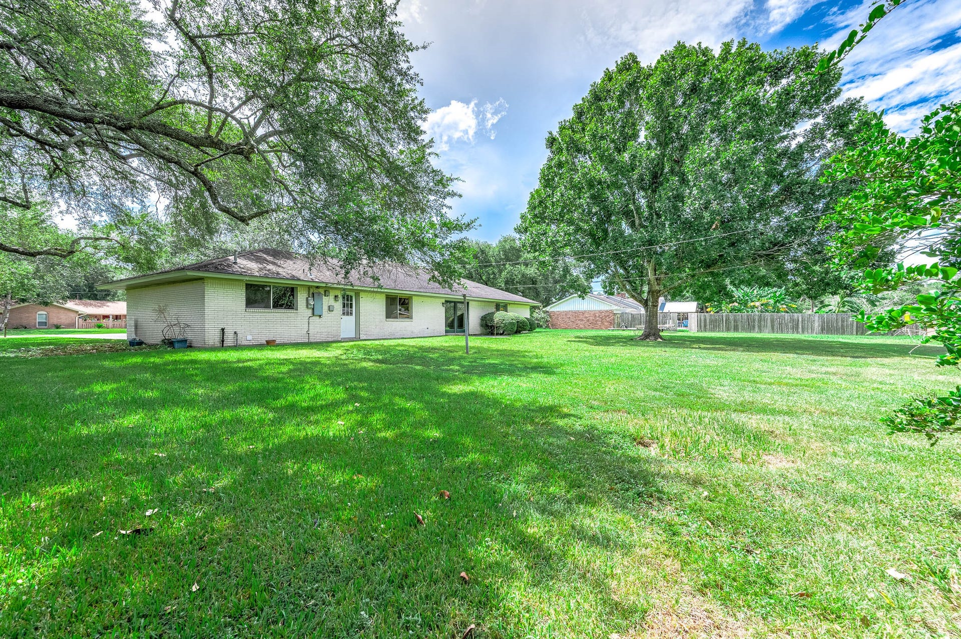 212 E Crestmont Drive, Alvin, TX 77511 212 E Crestmont Drive, Alvin, TX 77511